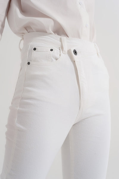 Slim jeans with asymmetric button in cream