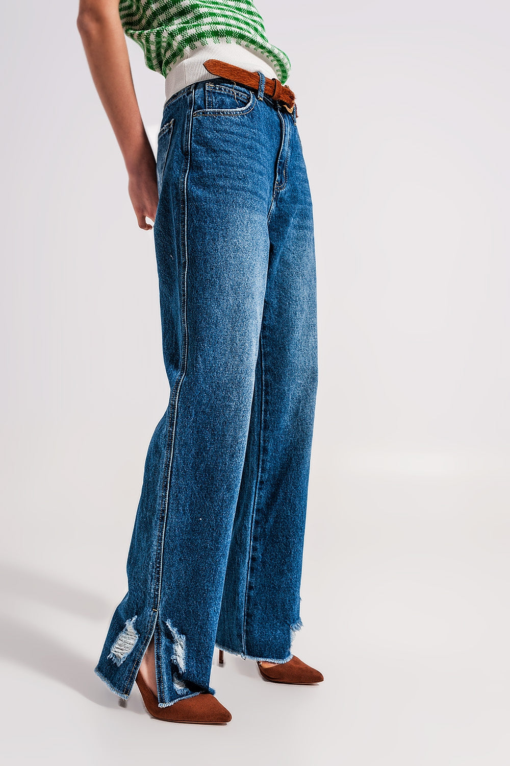 Q2 Split hem jeans in medium denim