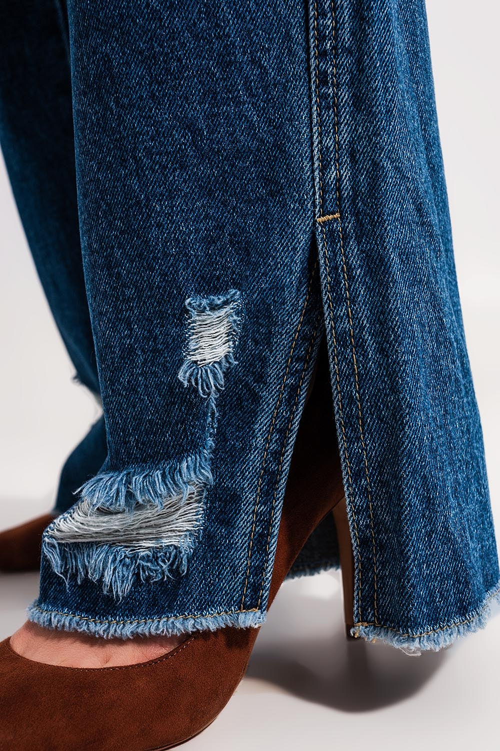 Split hem jeans in medium denim