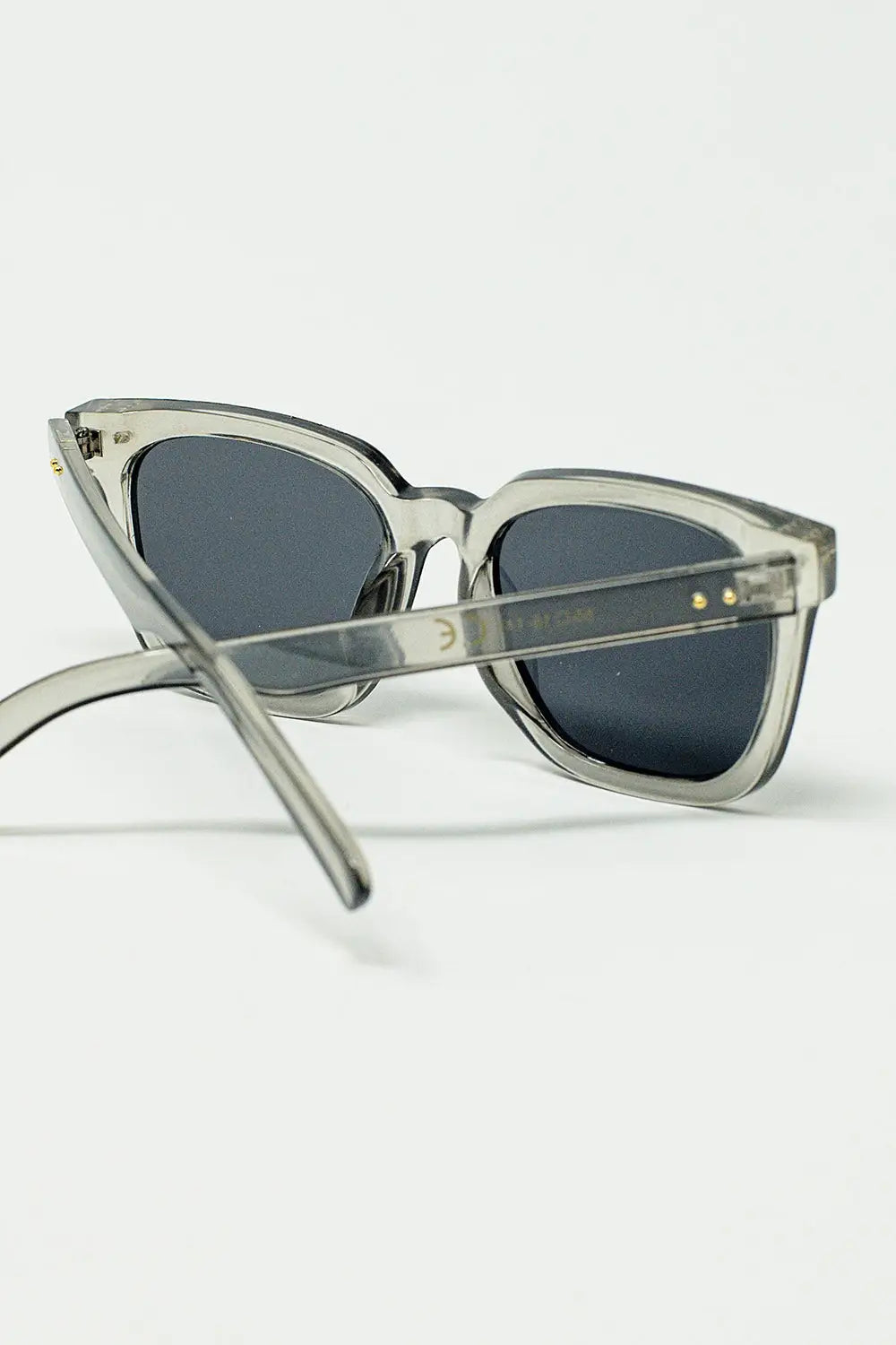 square bevel frame sunglasses in grey - One Size / Grey
