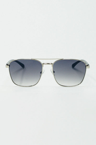 Q2 Squared Metal Sunglasses in Gray Smoke Lens