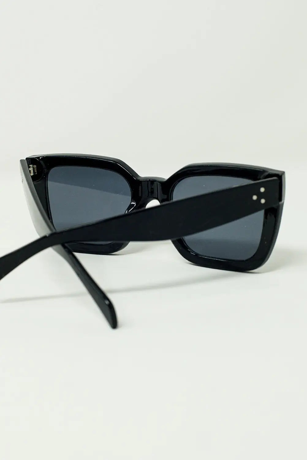 Squared Sunglasses With Dark Lenses in Black - One Size / Black