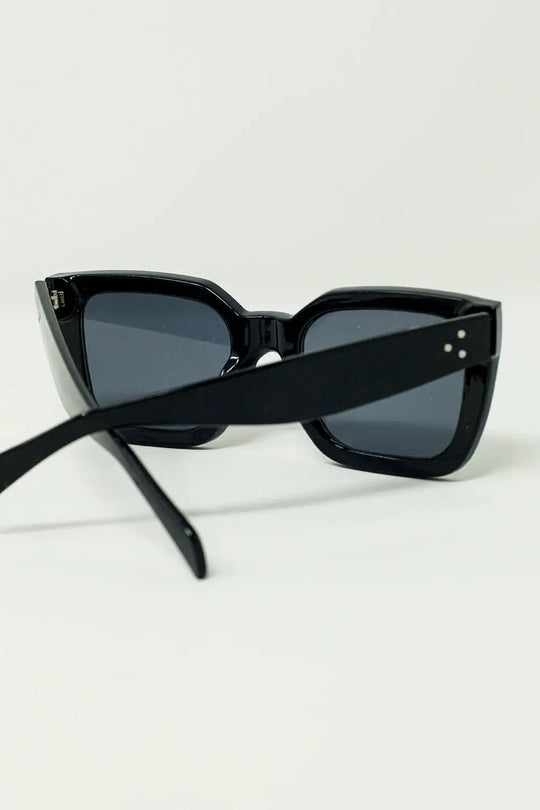 Squared Sunglasses With Dark Lenses in Black - One Size / Black