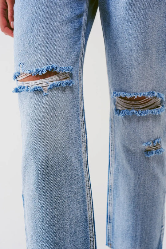 Sraight-leg jeans with exposed buttons and ripped knees in light wash - Jeans