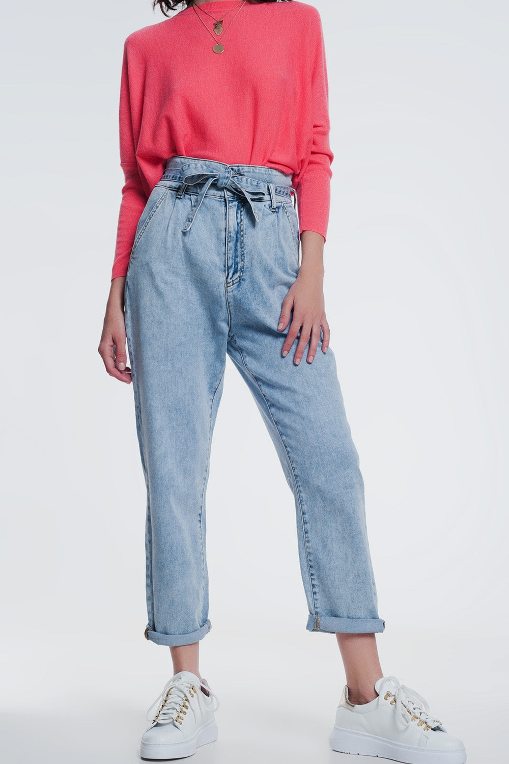 Q2 Straight cut jeans in light denim with belt