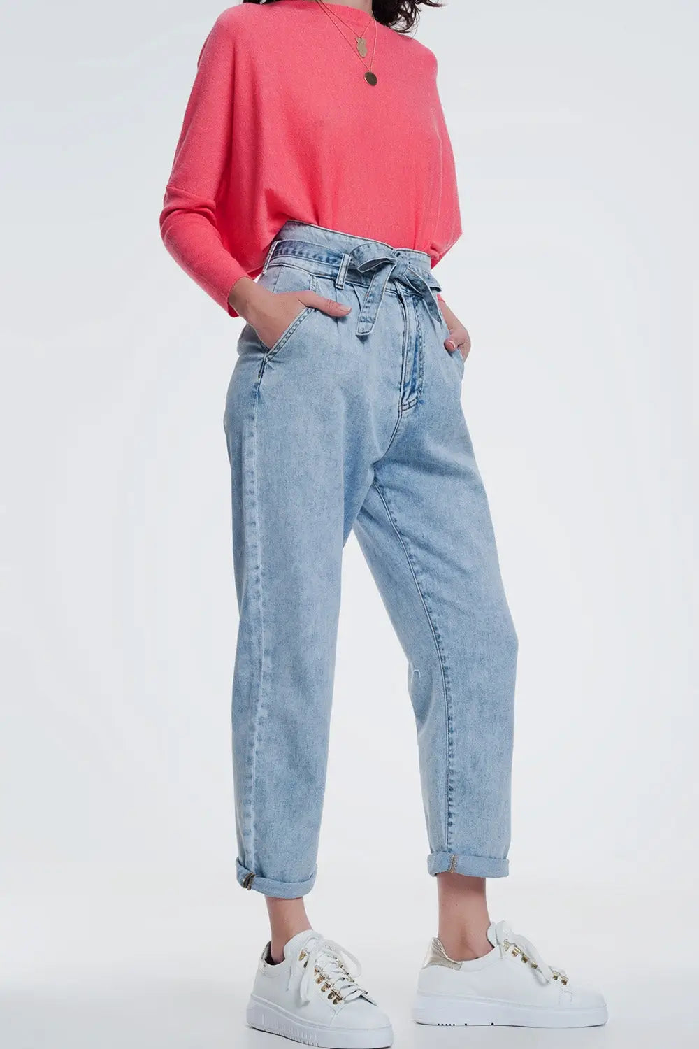 Straight cut jeans in light denim with belt - Jeans