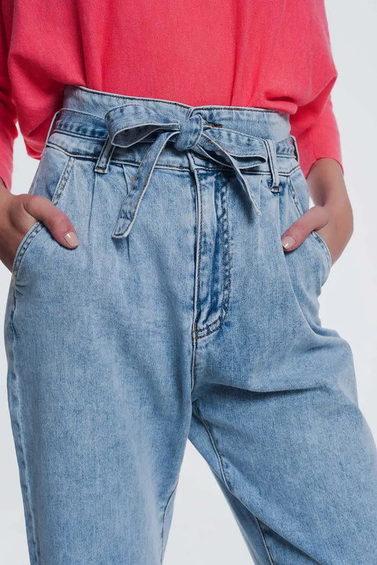 Straight cut jeans in light denim with belt - Jeans