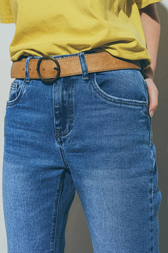Straight Distressed Jeans in Medium Wash - Jeans