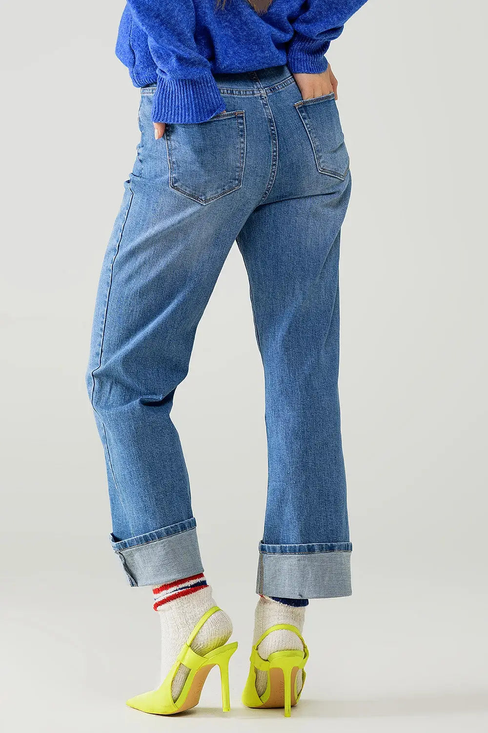 Straight Fit Cuffed Jeans with Mid Wash - Jeans