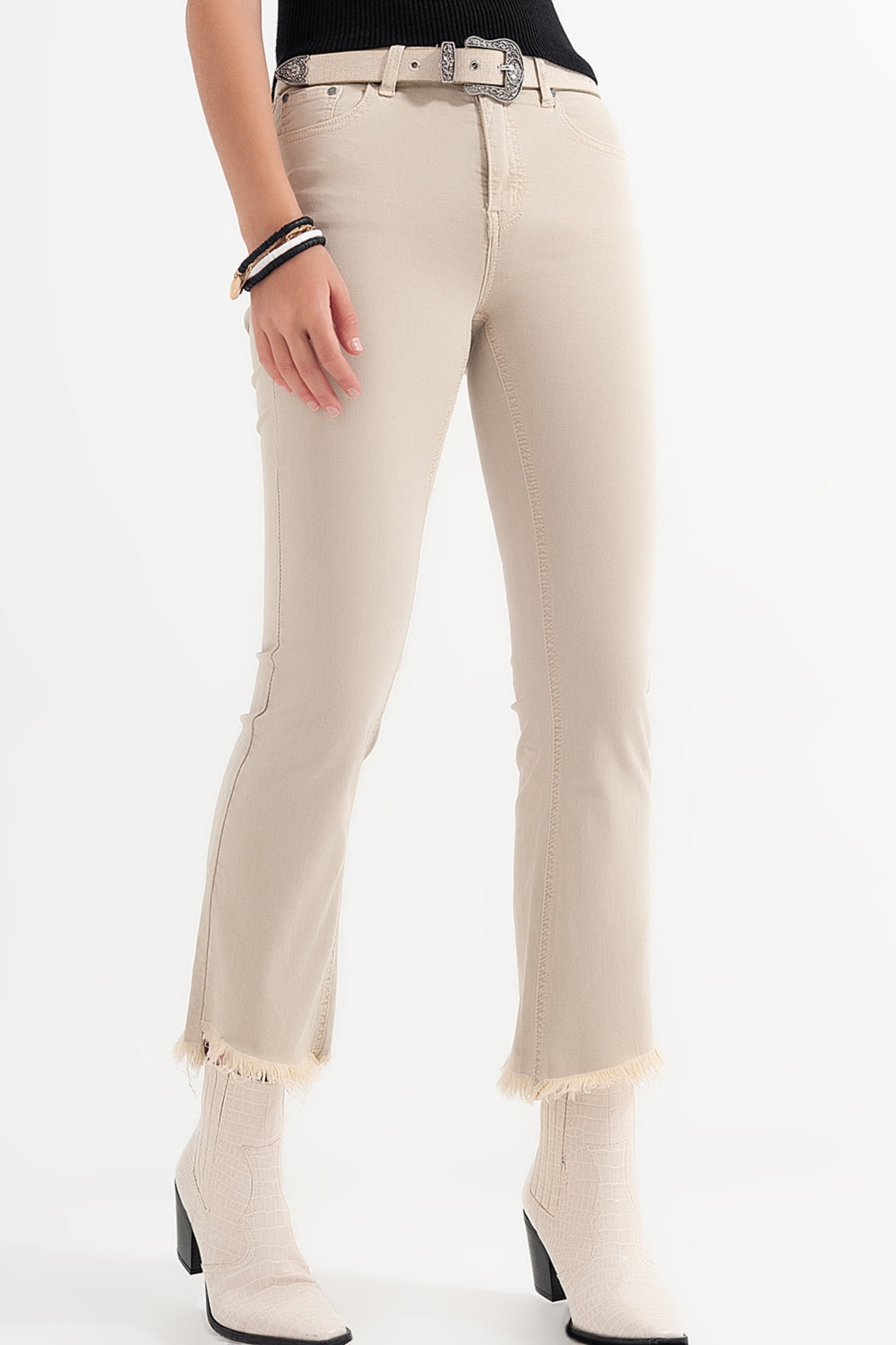 Q2 straight jeans in beige with wide ankles