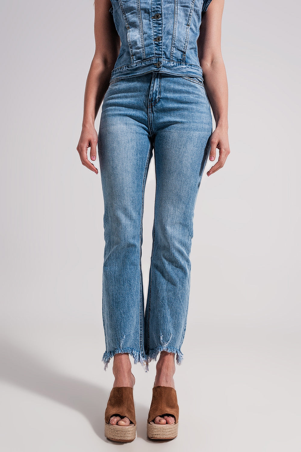 Q2 Straight leg fray hem jeans in blue