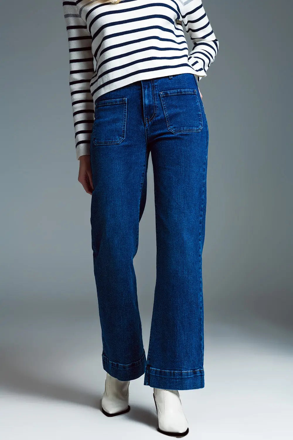 Straight Leg Jeans With Front Marine Style Pockets in Mid Wash - Jeans
