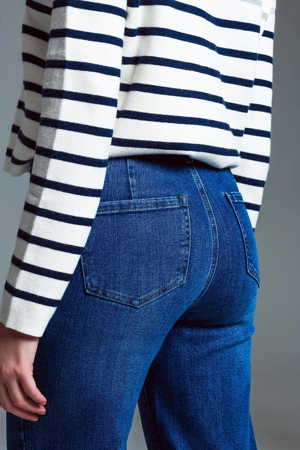Straight Leg Jeans With Front Marine Style Pockets in Mid Wash - Jeans