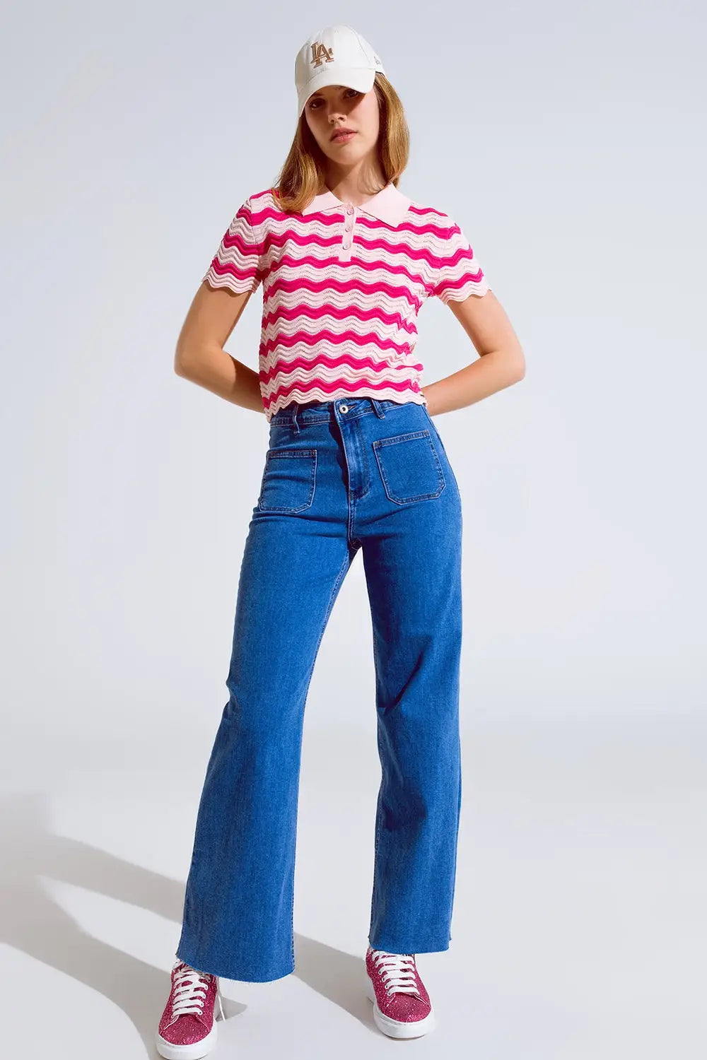 Straight Leg Jeans With Front Pockets Detail in Mid Wash - Jeans