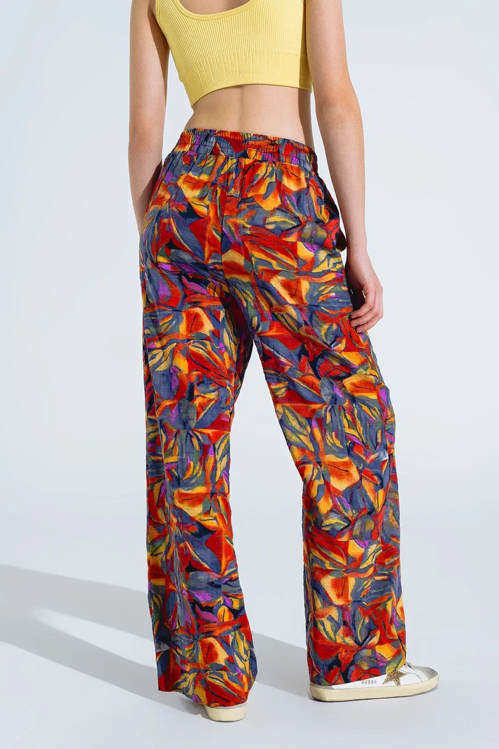 Straight Leg Pants With Floral Multicolor Print in Shades Of Red - Pants
