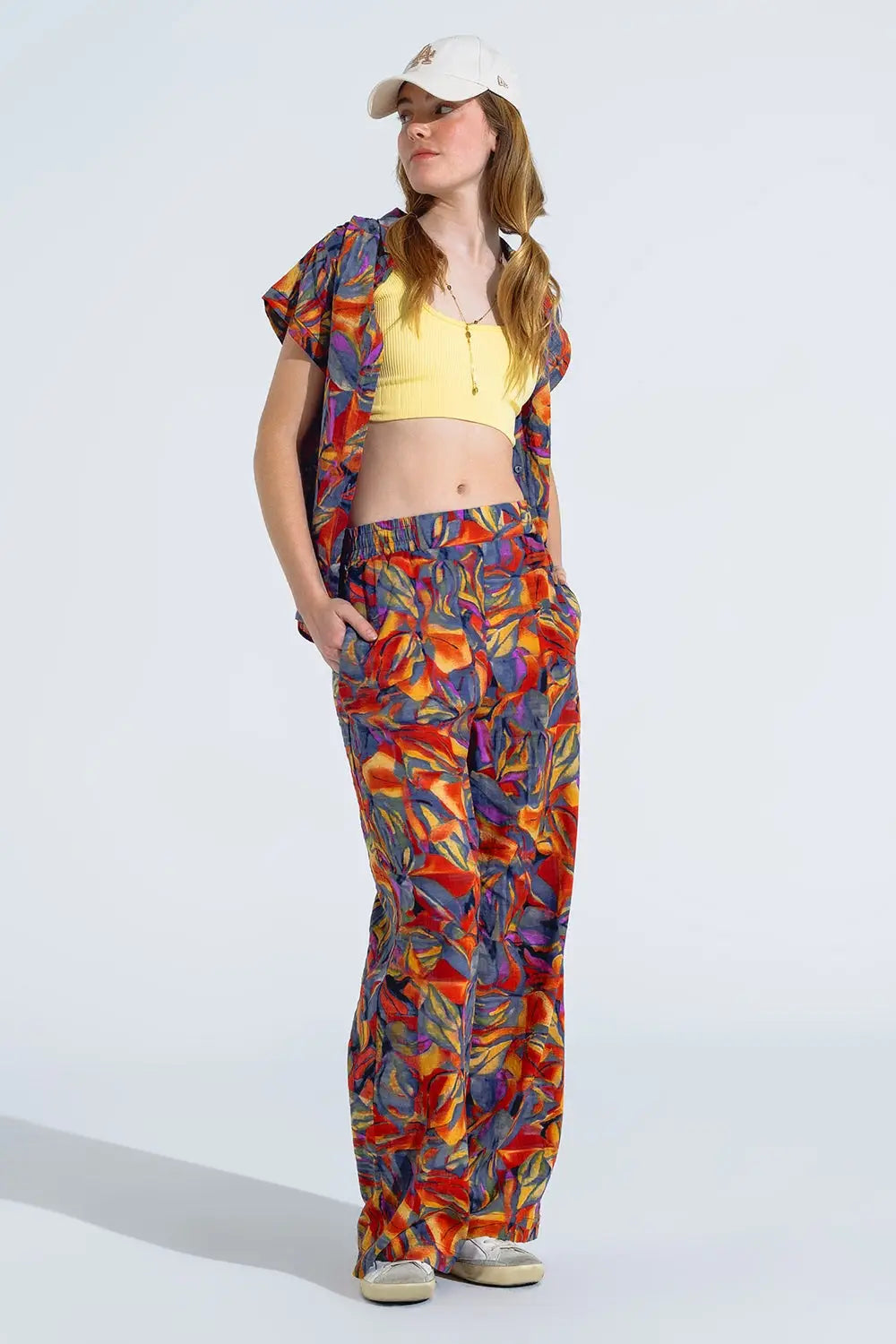Straight Leg Pants With Floral Multicolor Print in Shades Of Red - Pants