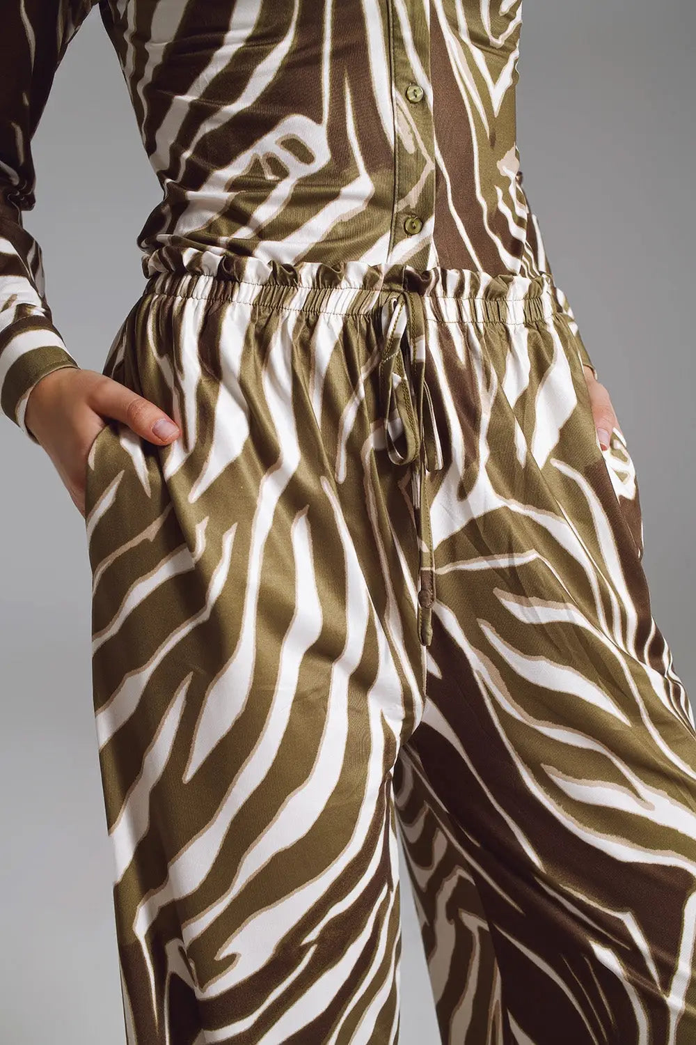 Straight Pants with zebra print in Olive Green and White - Pants