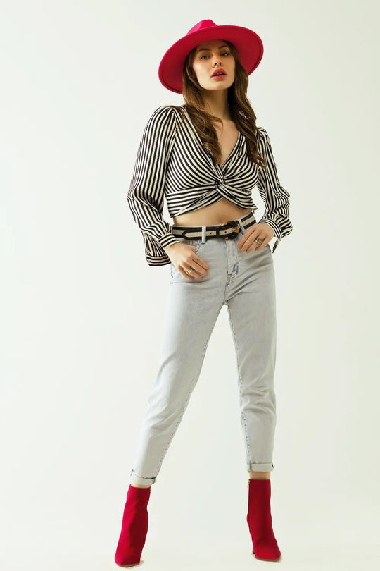 Striped crop top with V-neckline and twisted front in black and white. - Tops
