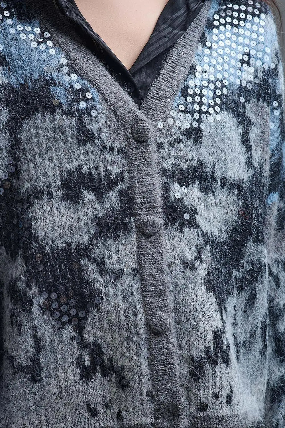 Stylish Gray Knit Cardigan with sequin Abstract Print - One Size / Grey - Coats and Jackets