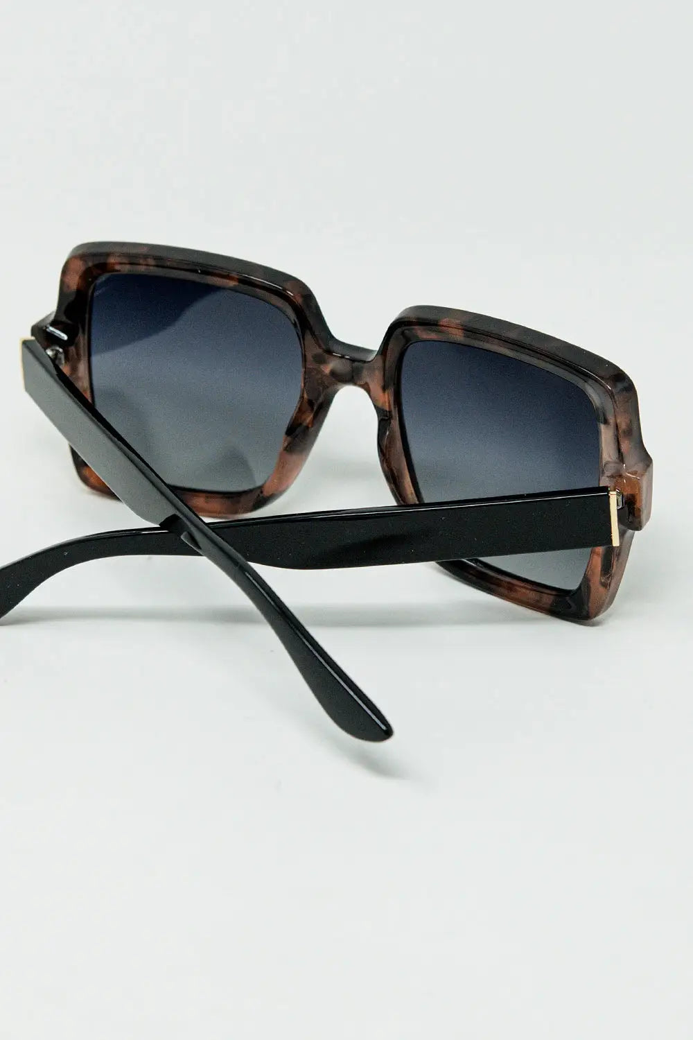 Sunglasses with a brown print frame and black temples - One Size / Brown