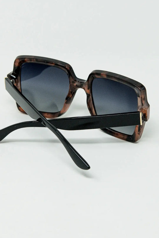 Sunglasses with a brown print frame and black temples - One Size / Brown