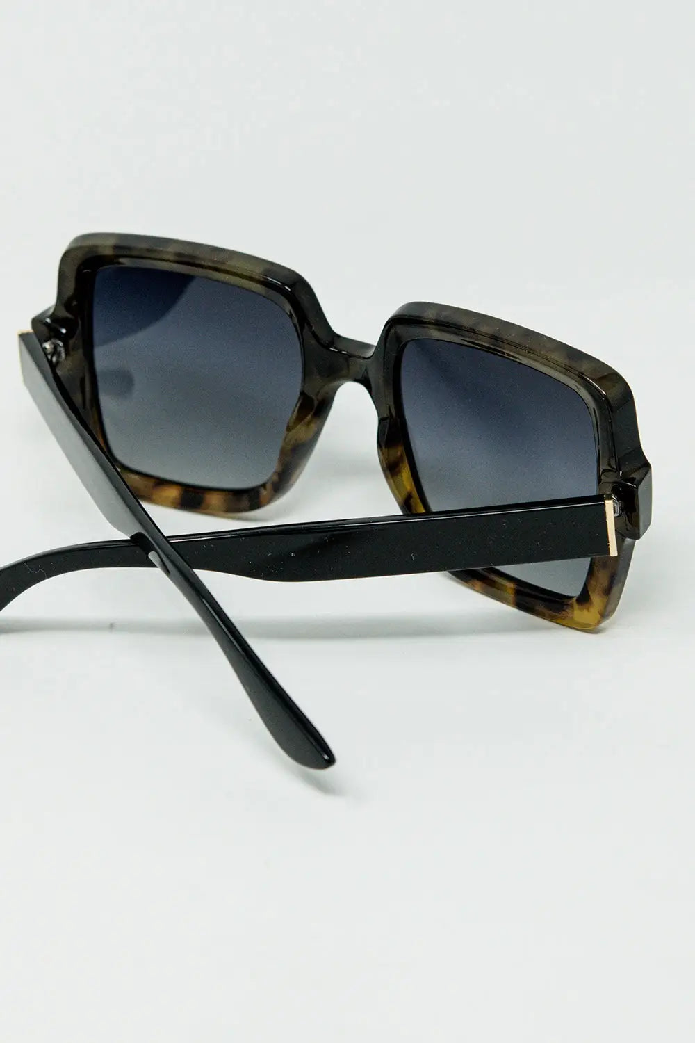 Sunglasses with a gradient print frame and black temples - One Size / Brown
