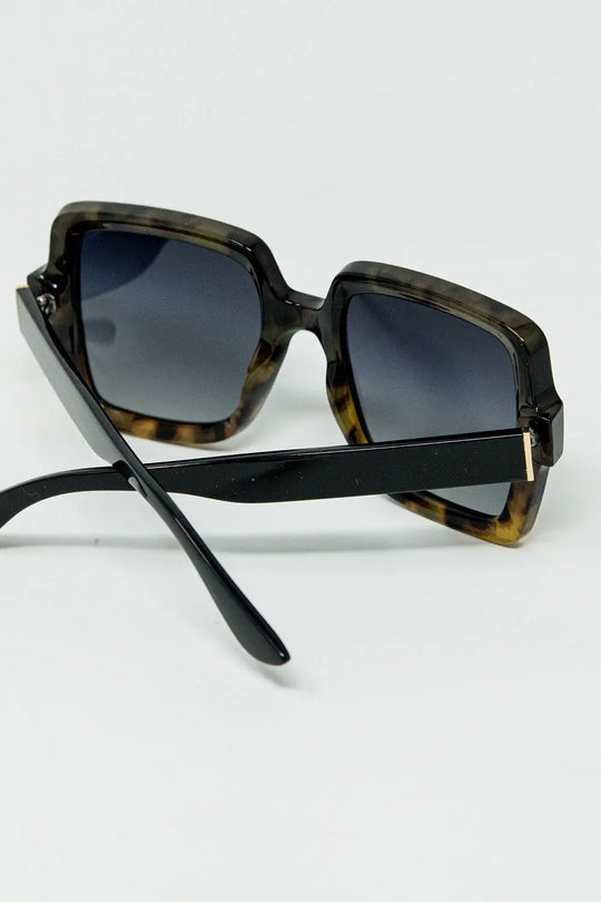 Sunglasses with a gradient print frame and black temples - One Size / Brown