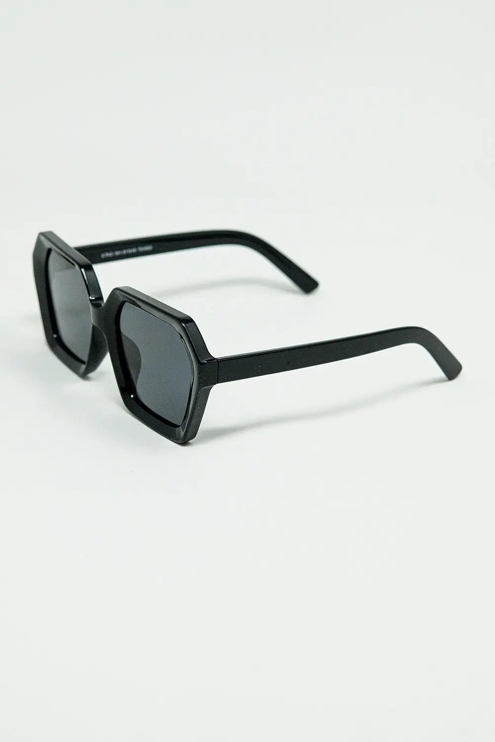 Sunglasses with geometric frames in black - One Size / Black