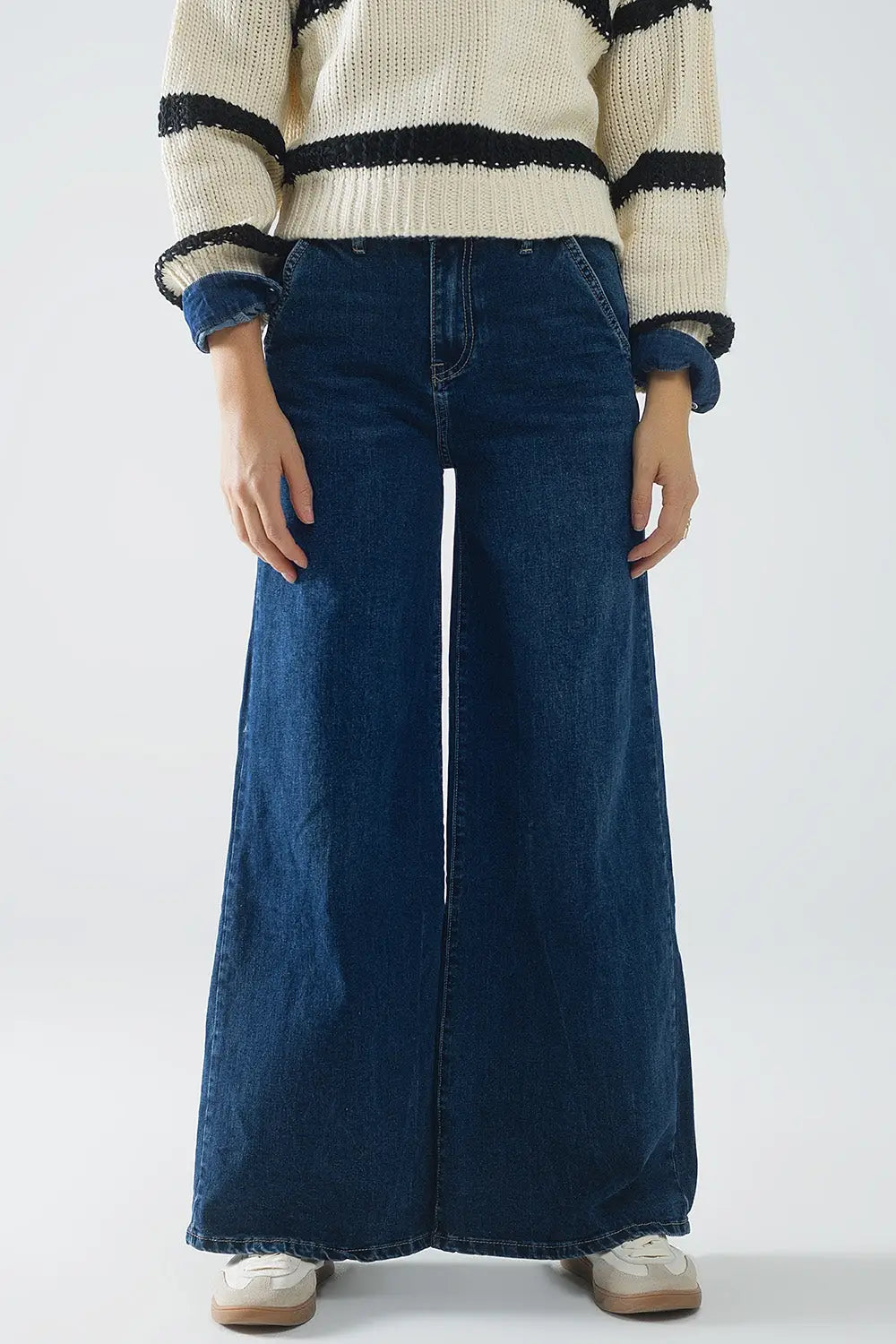 Super wide leg jeans in mid-wash - Jeans