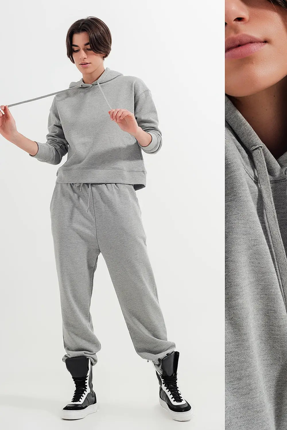 Sweat shirt gris de base avec capuche et cordons de serrage - Pulls