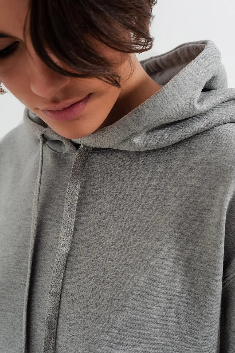 Sweat shirt gris de base avec capuche et cordons de serrage - Pulls