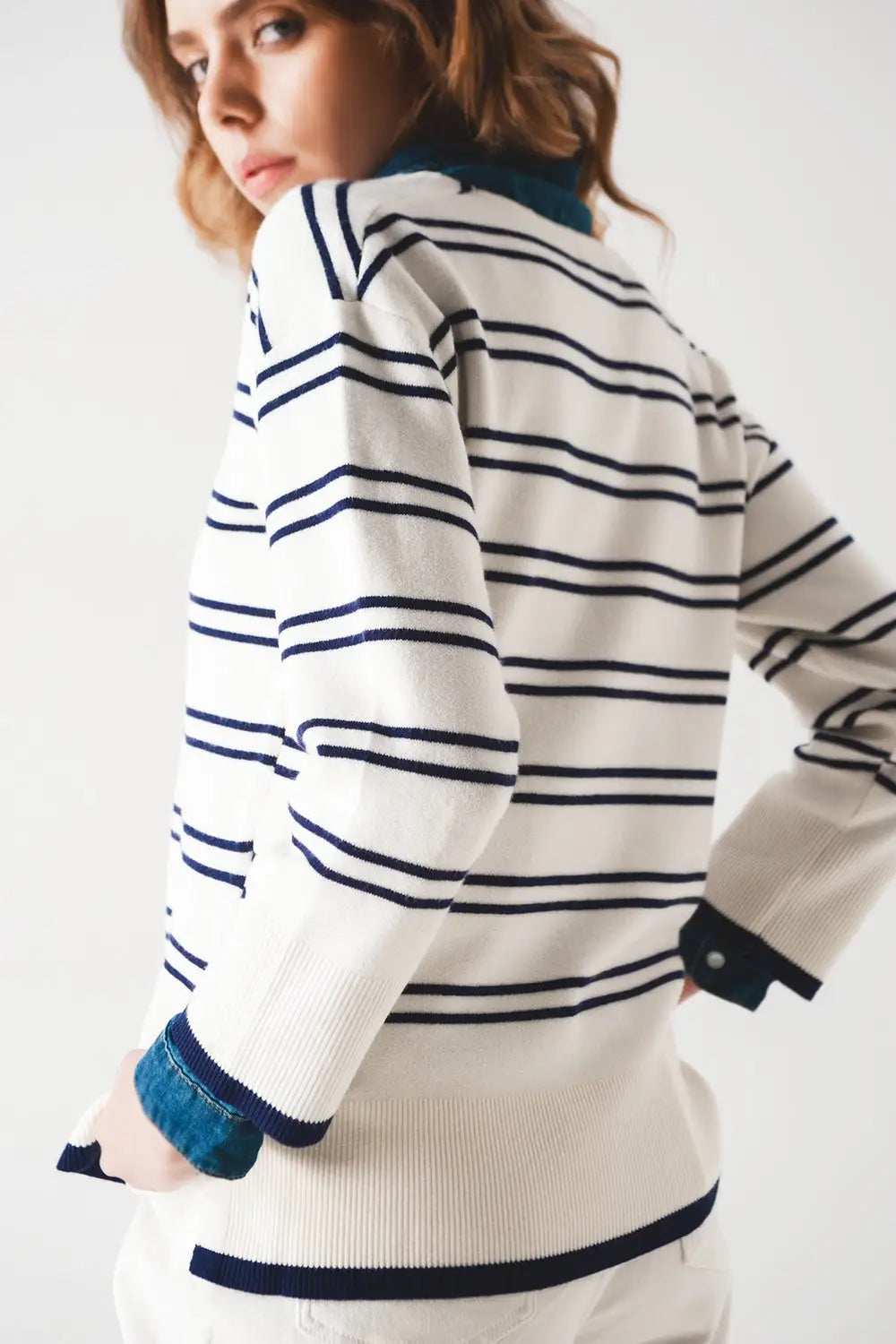 Sweater in white with navy stripe - Sweaters