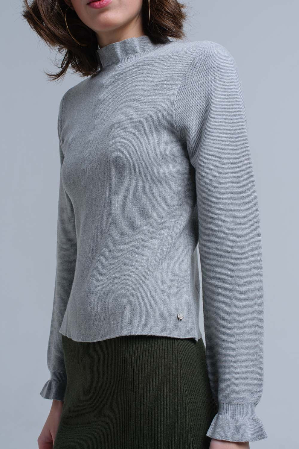 Sweater with ruffle in gray