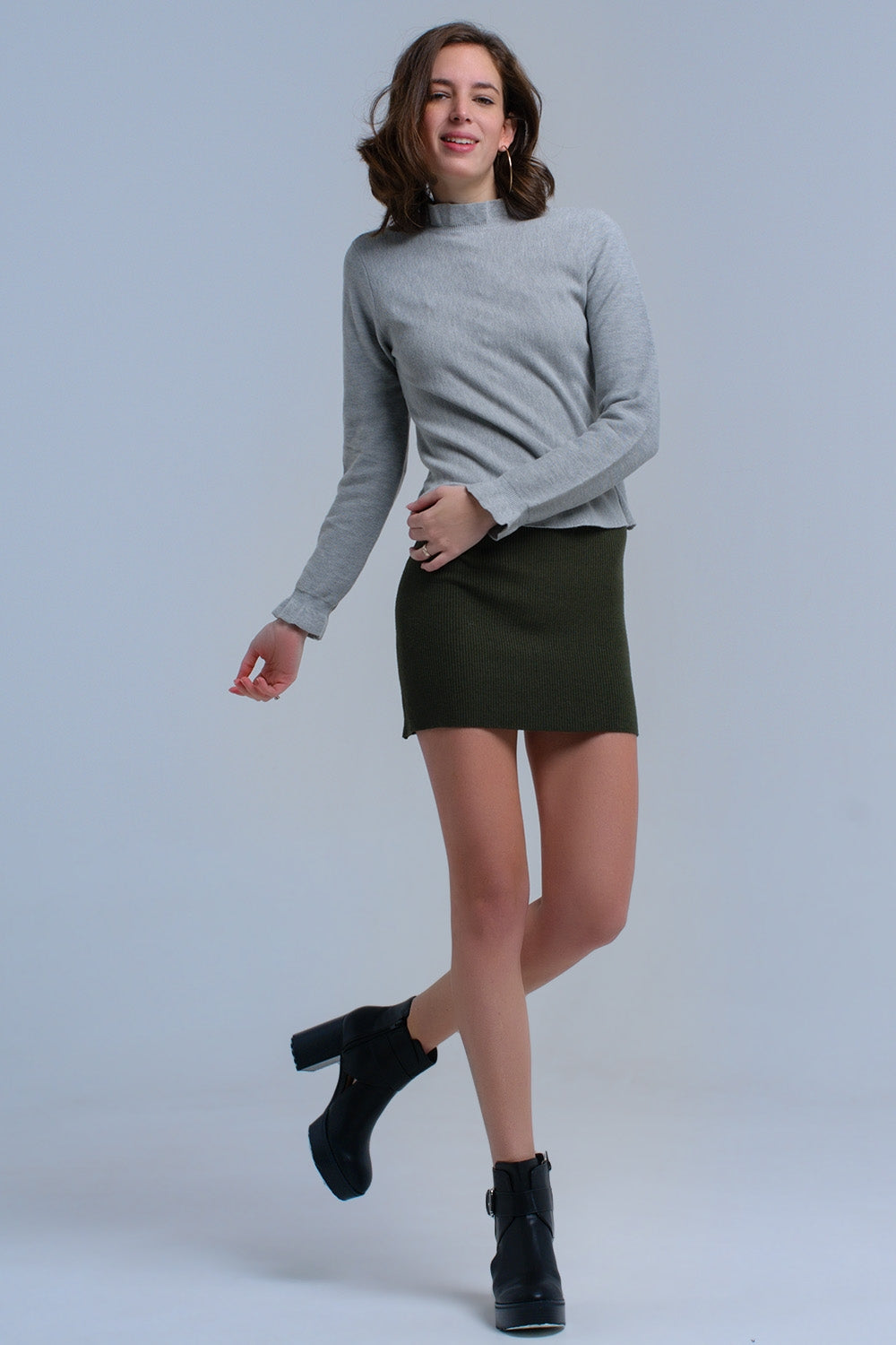 Sweater with ruffle in gray