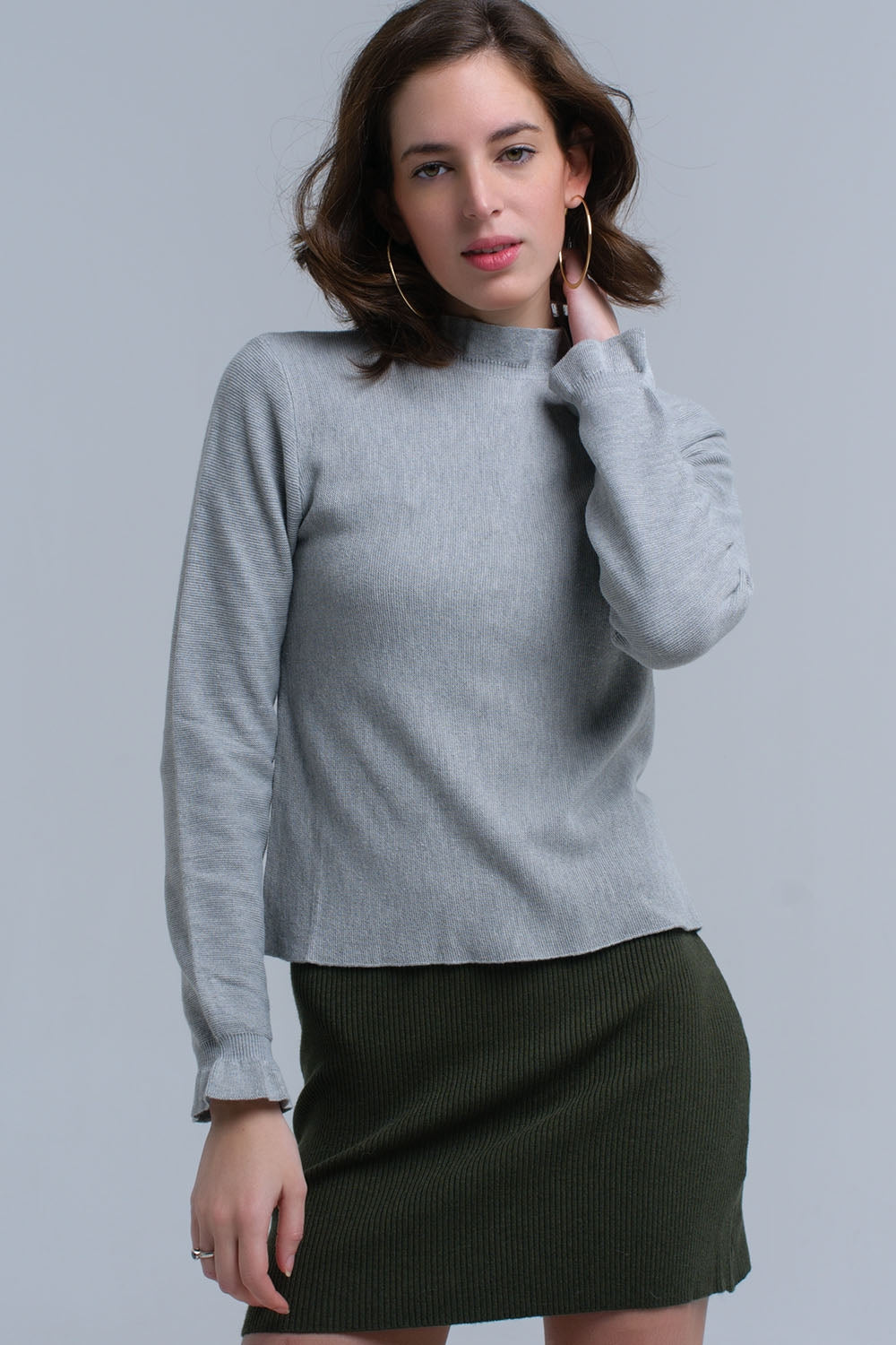 Q2 Sweater with ruffle in gray