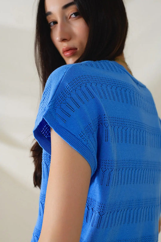 Sweatshirt en bleu avec motif en dentelle et manches courtes - Pulls