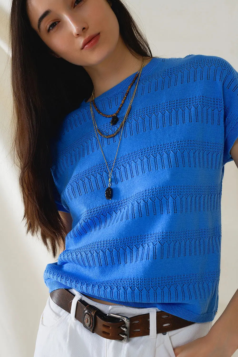 Sweatshirt en bleu avec motif en dentelle et manches courtes - Pulls
