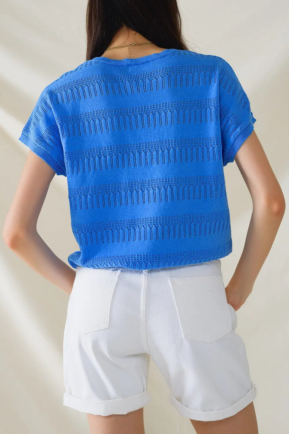 Sweatshirt en bleu avec motif en dentelle et manches courtes - Pulls