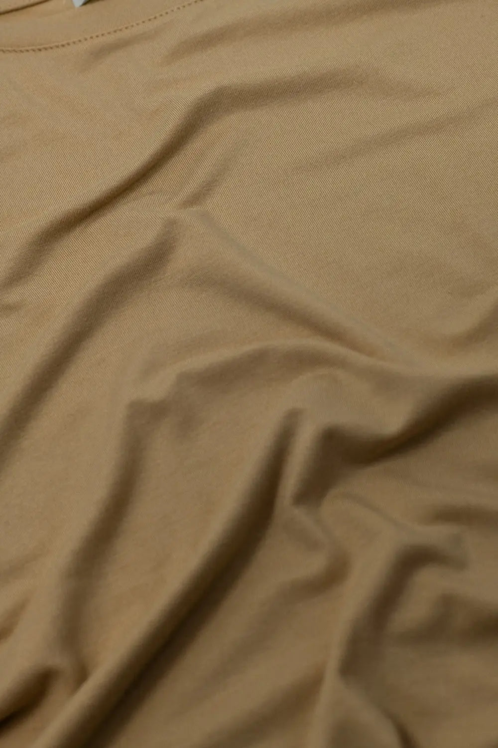 T-shirt basique en viscose à col rond de couleur camel - Pulls