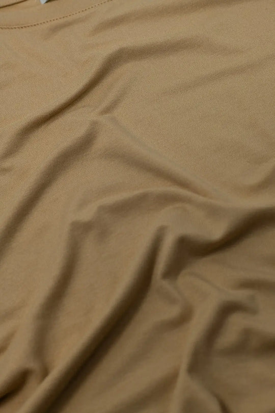 T-shirt basique en viscose à col rond de couleur camel - Pulls