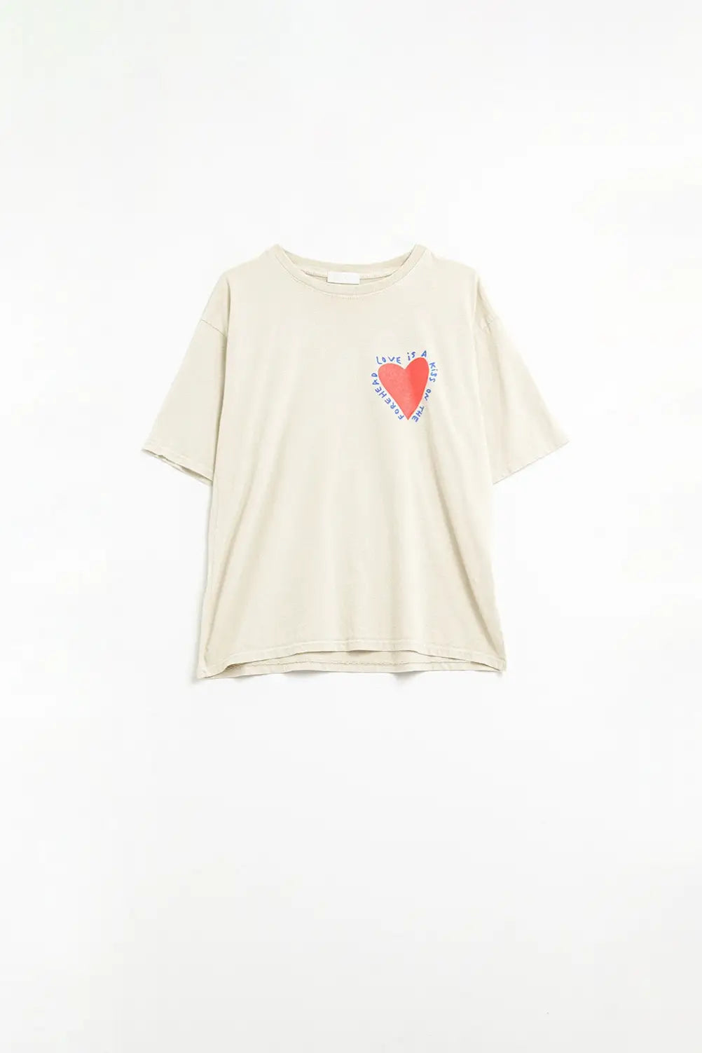 Q2 T-shirt beige décontracté avec un motif en forme de cœur sur le devant et dans le dos.