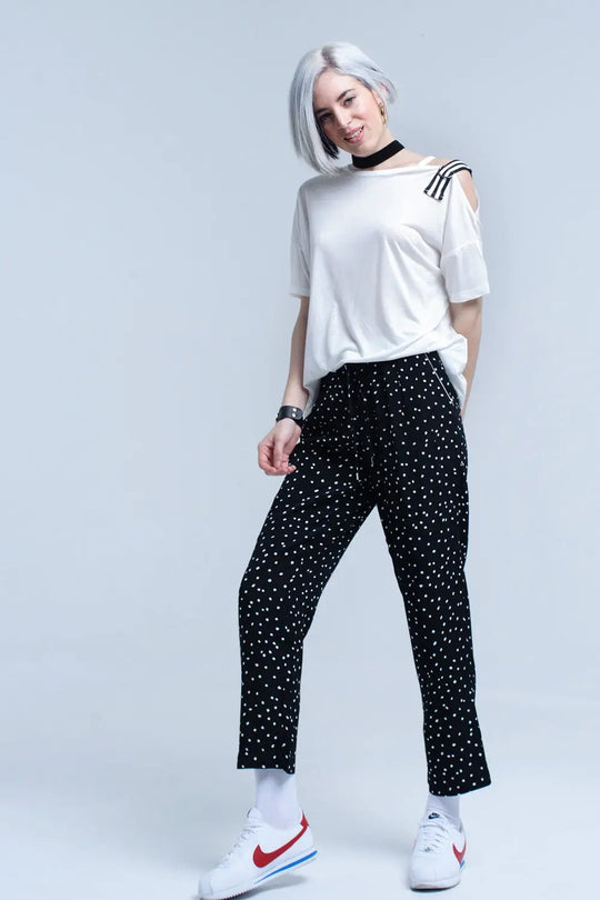 T-shirt blanc avec une épaule ouverte - Tops