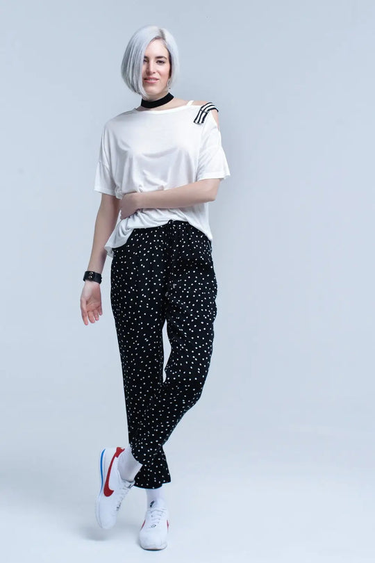 T-shirt blanc avec une épaule ouverte - Tops