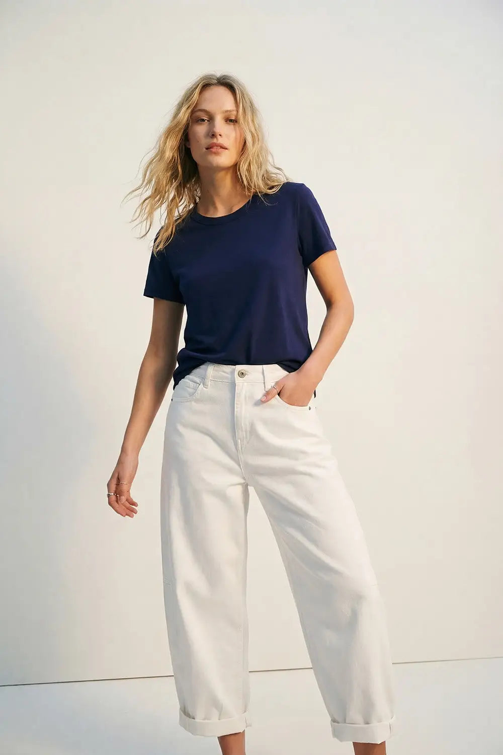 T-shirt bleu marine à col rond et manches courtes en tissu viscose - Tops
