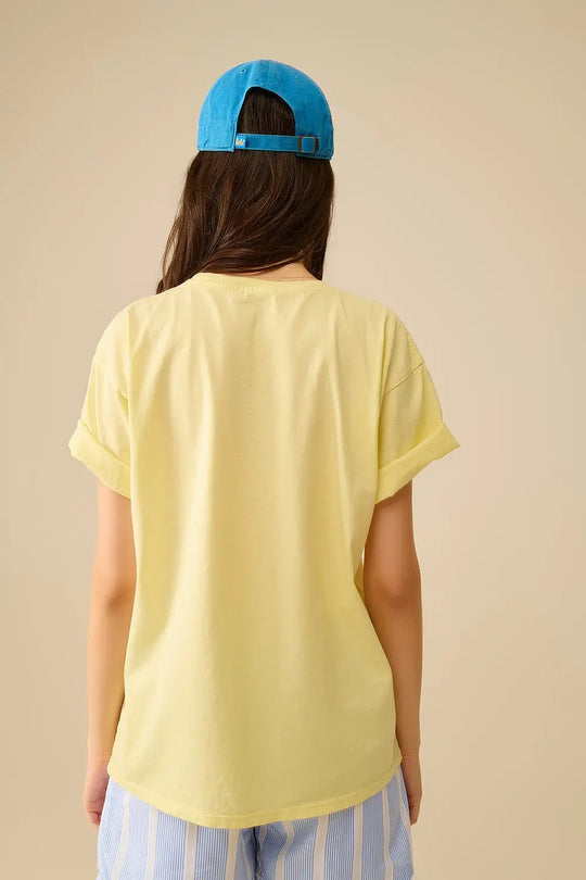 T-shirt jaune fabriqué en Italie avec un graphisme de fille vintage - One Size / jaune - Tops