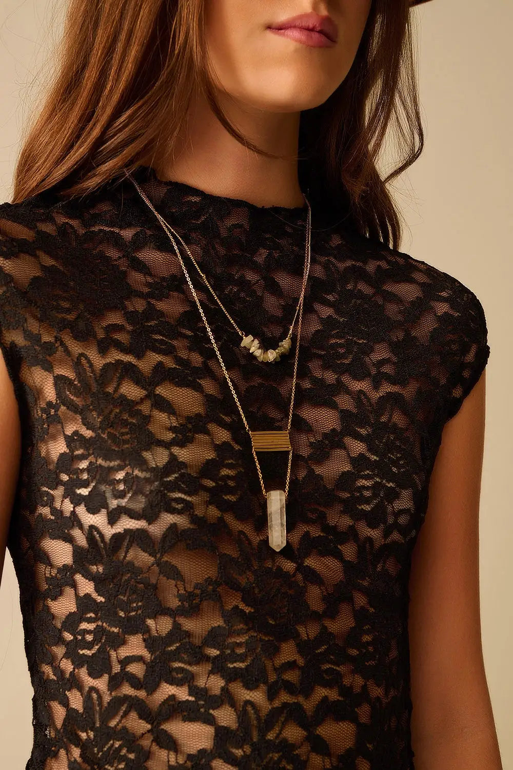 T-shirt romantique en dentelle avec manches capuchon en noir - Tops