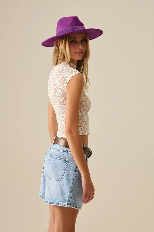 T-shirt romantique en dentelle sans manches en blanc - Tops