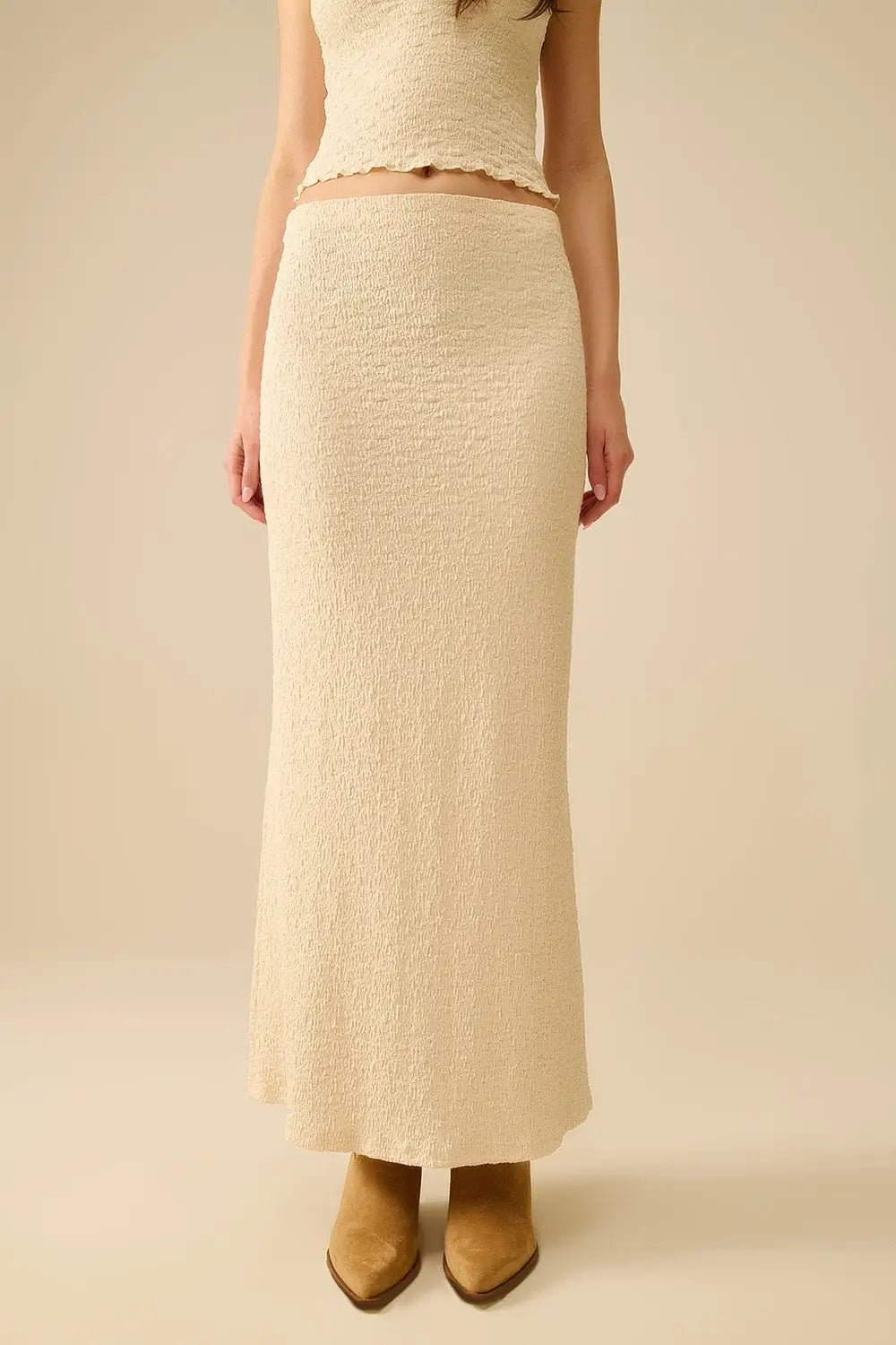 Q2 Textured Knitted Maxi Skirt in Beige