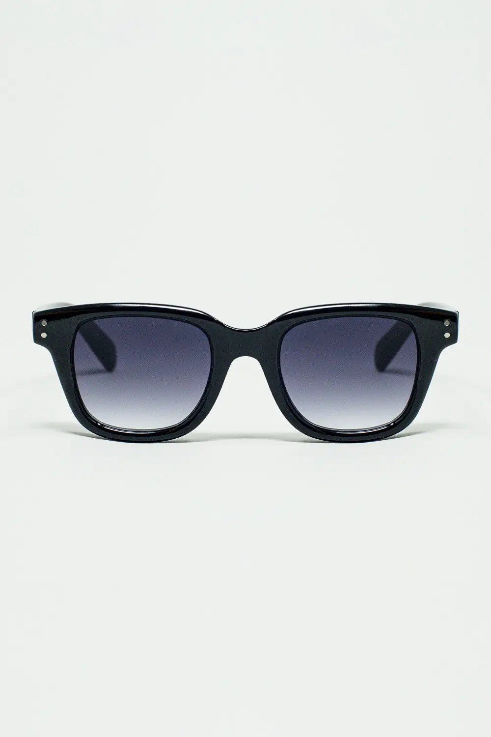 Q2 thick black delta square sunglasses