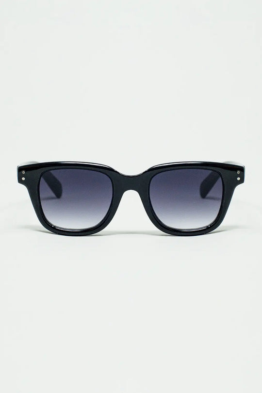 Q2 thick black delta square sunglasses